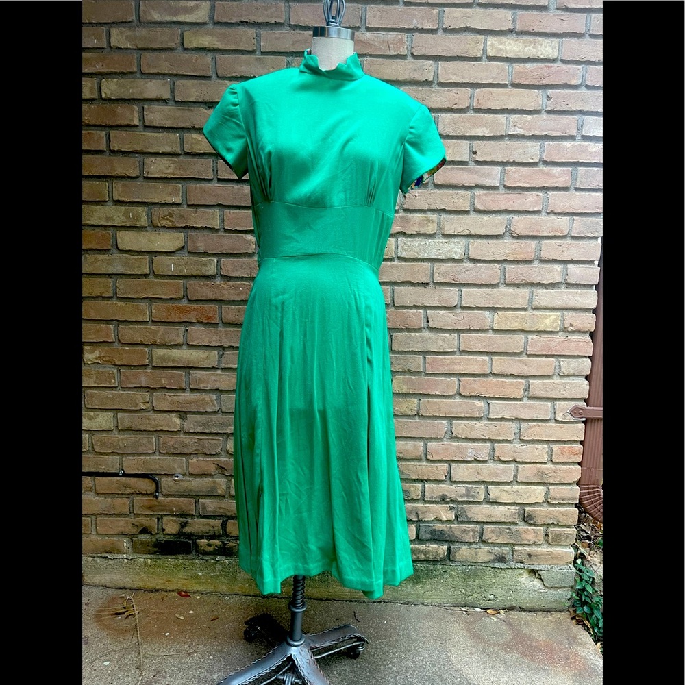 Vintage Inspired Kelly Green Rayon Midi dress